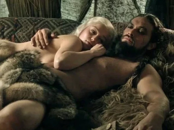 Aprenda nove posições sexuais pra os verdadeiros fãs de House Of The Dragon