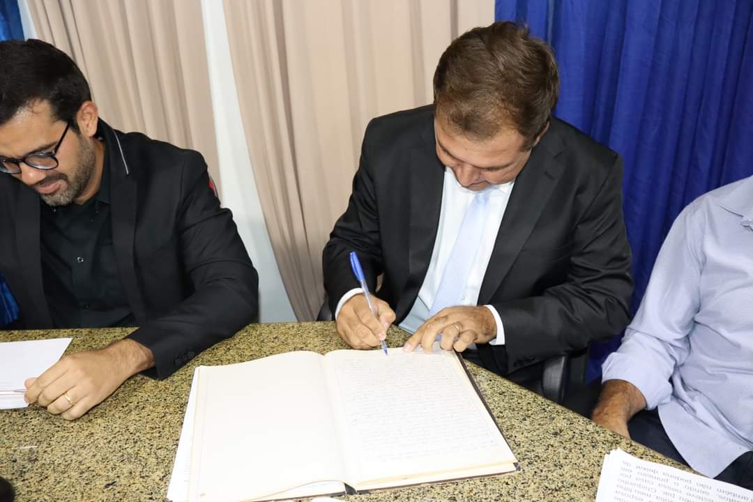 Posse do novo vereador de Monsenhor Gil, Lourão da Canafístula  - Imagem 15