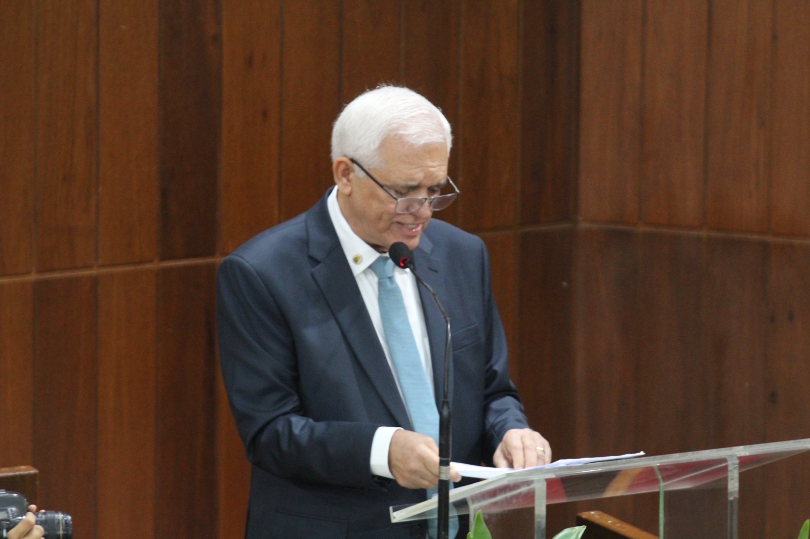 Themistocles Filho discursa no plenário da Alepi (Foto: Raíssa Morais/ Meio Norte)