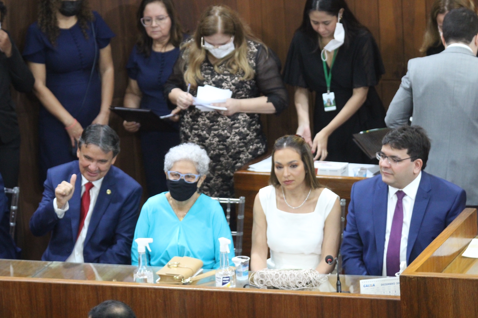 Rafael Fonteles ao lado da esposa, Regina Sousa e Wellington Dias (Foto: Raíssa Morais)