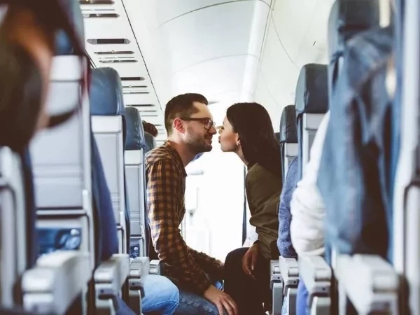 Vai transar no avião nas férias? 4 posições sexuais para testar