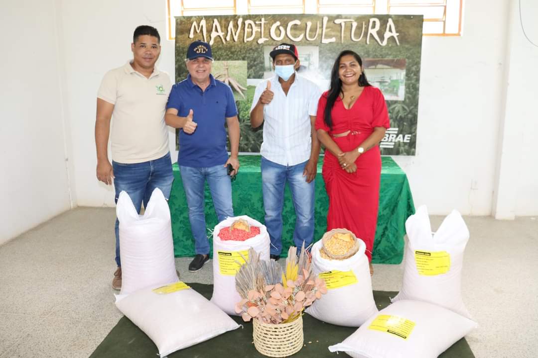 Agricultores de Monsenhor Gil recebem sementes da prefeitura municipal - Imagem 1