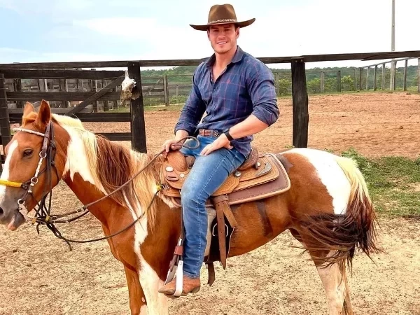 BBB 23: Gustavo revela que recebe mais de 500 cantadas por dia 