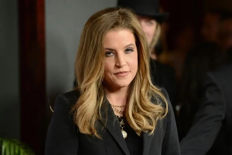União com Michael Jackson, drogas e morte do filho: a vida de Lisa Presley - imagem 112939