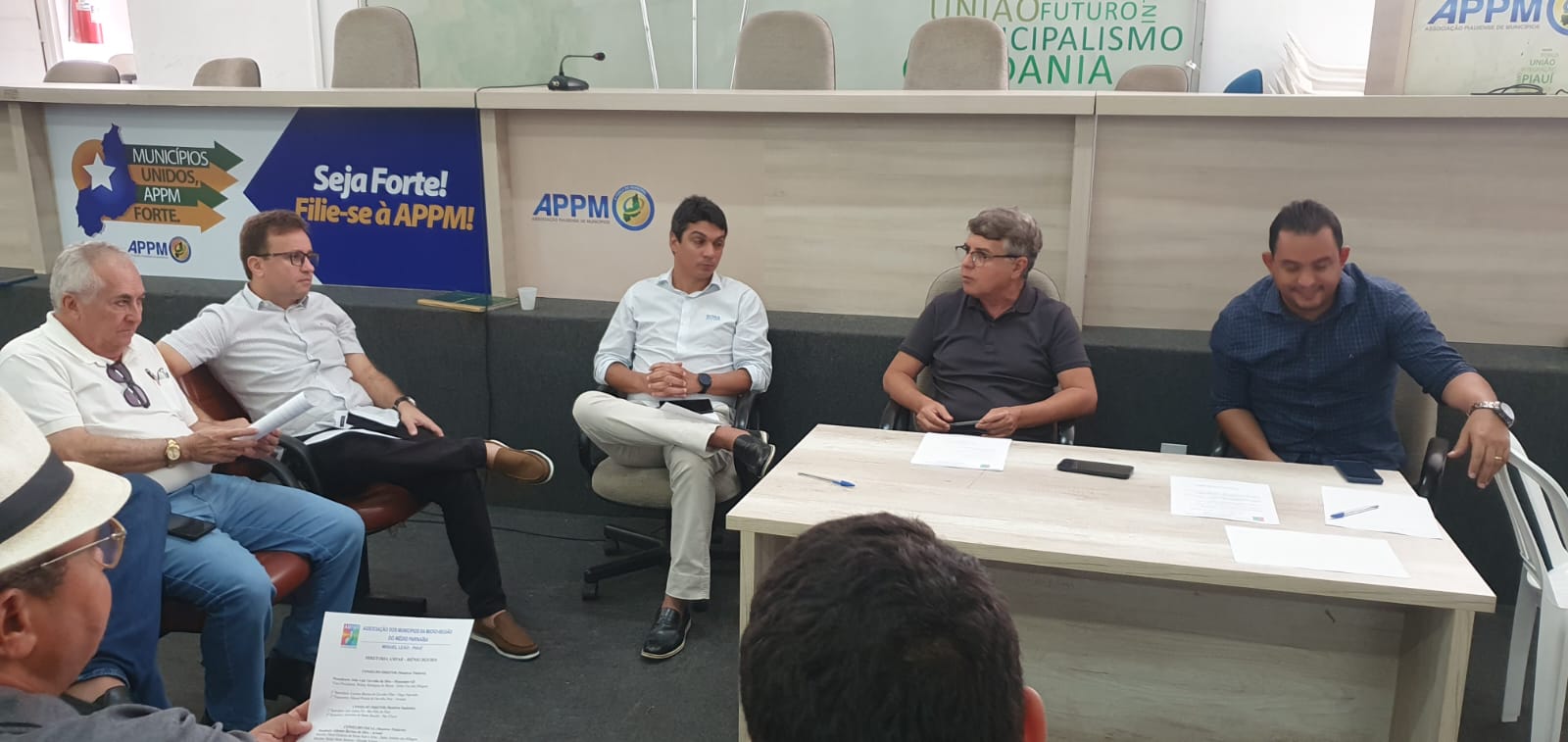 Prefeitos do Médio Parnaíba se reúnem para deliberar algumas ações  - Imagem 4