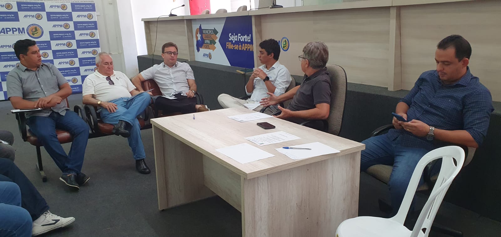 Prefeitos do Médio Parnaíba se reúnem para deliberar algumas ações  - Imagem 2