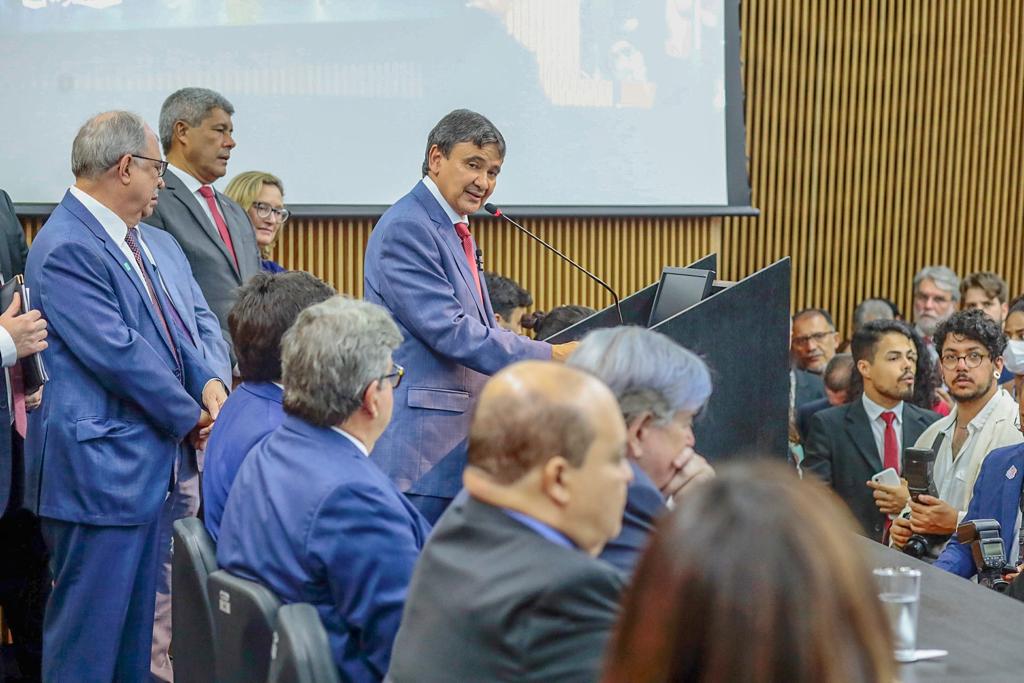 Prefeito João Luiz participa da posse do Ministro Wellington Dias  - Imagem 9