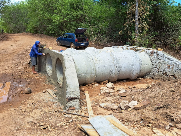 Prefeitura de Esperantina constrói pontilhões na zona rural
