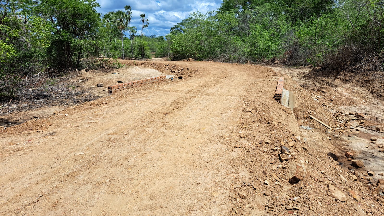 Prefeitura de Esperantina constrói pontilhões na zona rural - Imagem 1