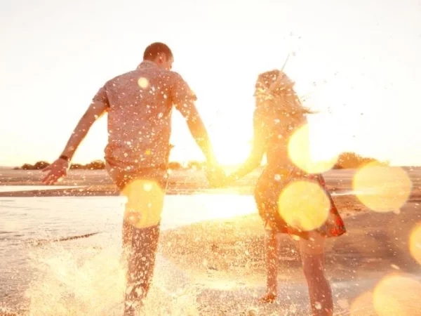 O amor está no ar? 3 signos que acreditam em amor à primeira vista