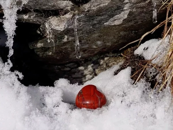 Coração de gelo: descubra quais são os 5 signos mais frios do zodíaco