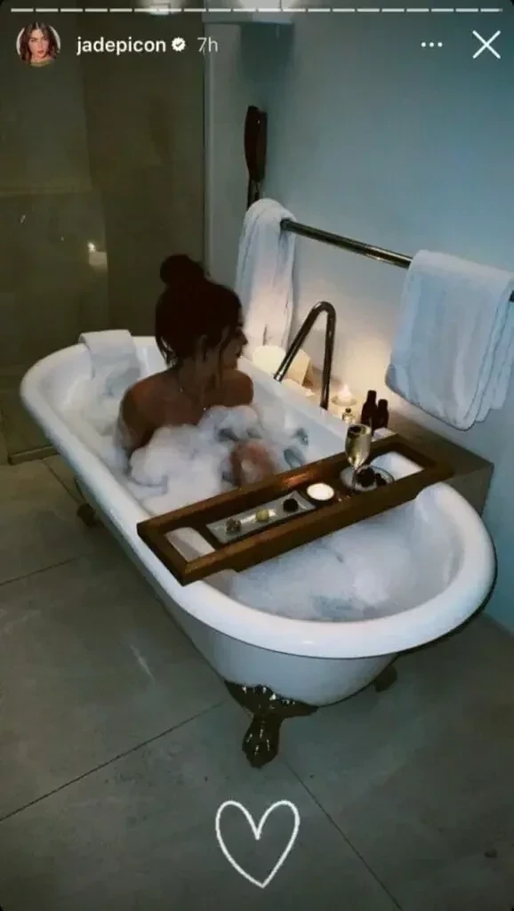 Confira quais são as famosas que já posaram nuas em banheiras; fotos! - imagem 112233