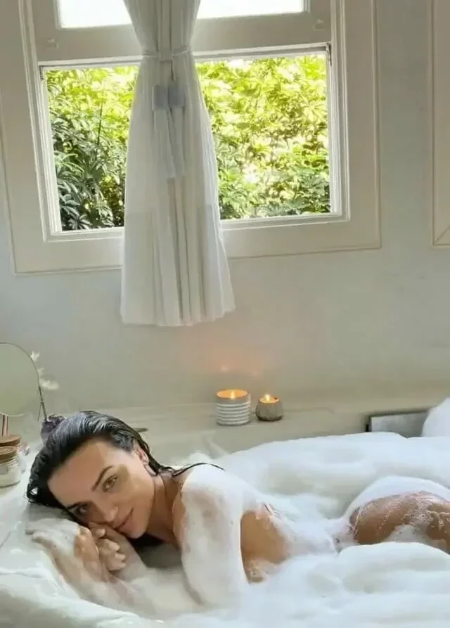 Confira quais são as famosas que já posaram nuas em banheiras; fotos! - imagem 112235