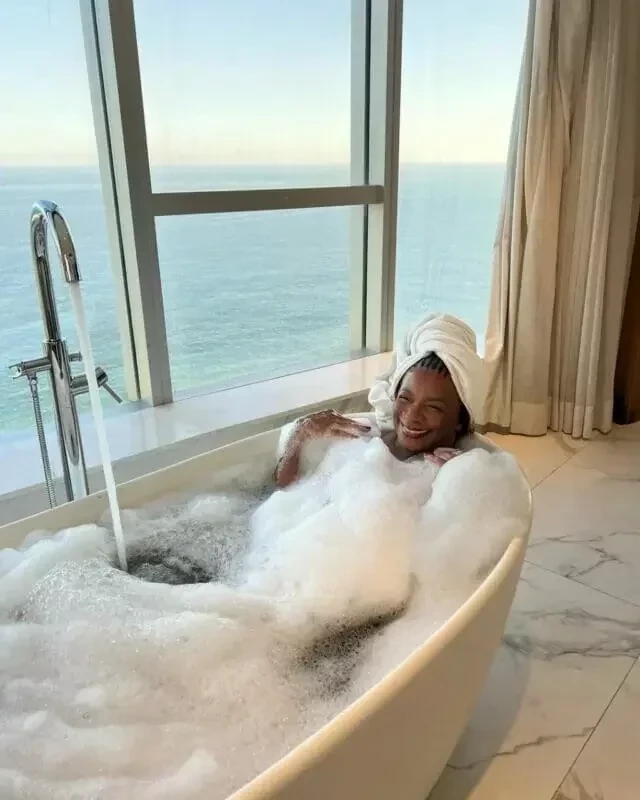 Confira quais são as famosas que já posaram nuas em banheiras; fotos! - imagem 112236