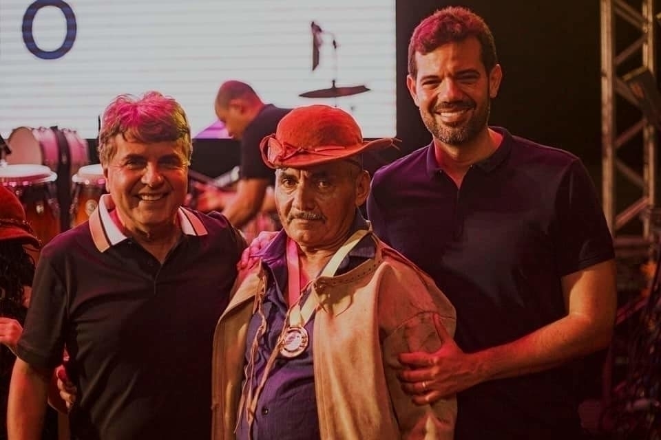 Prefeito João Luiz homenageia vaqueiros e vaqueiras de Monsenhor Gil 