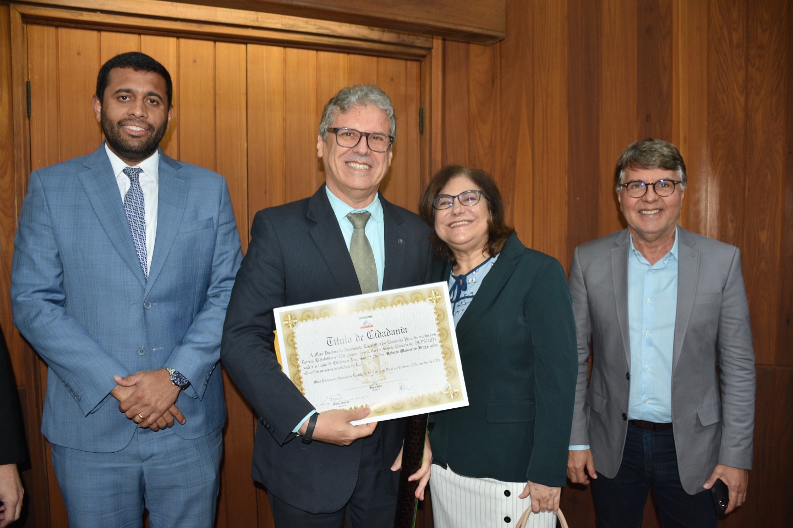 Prefeito João Luiz prestigia entrega de título ao Juíz Dr Silvio Valois - Imagem 5