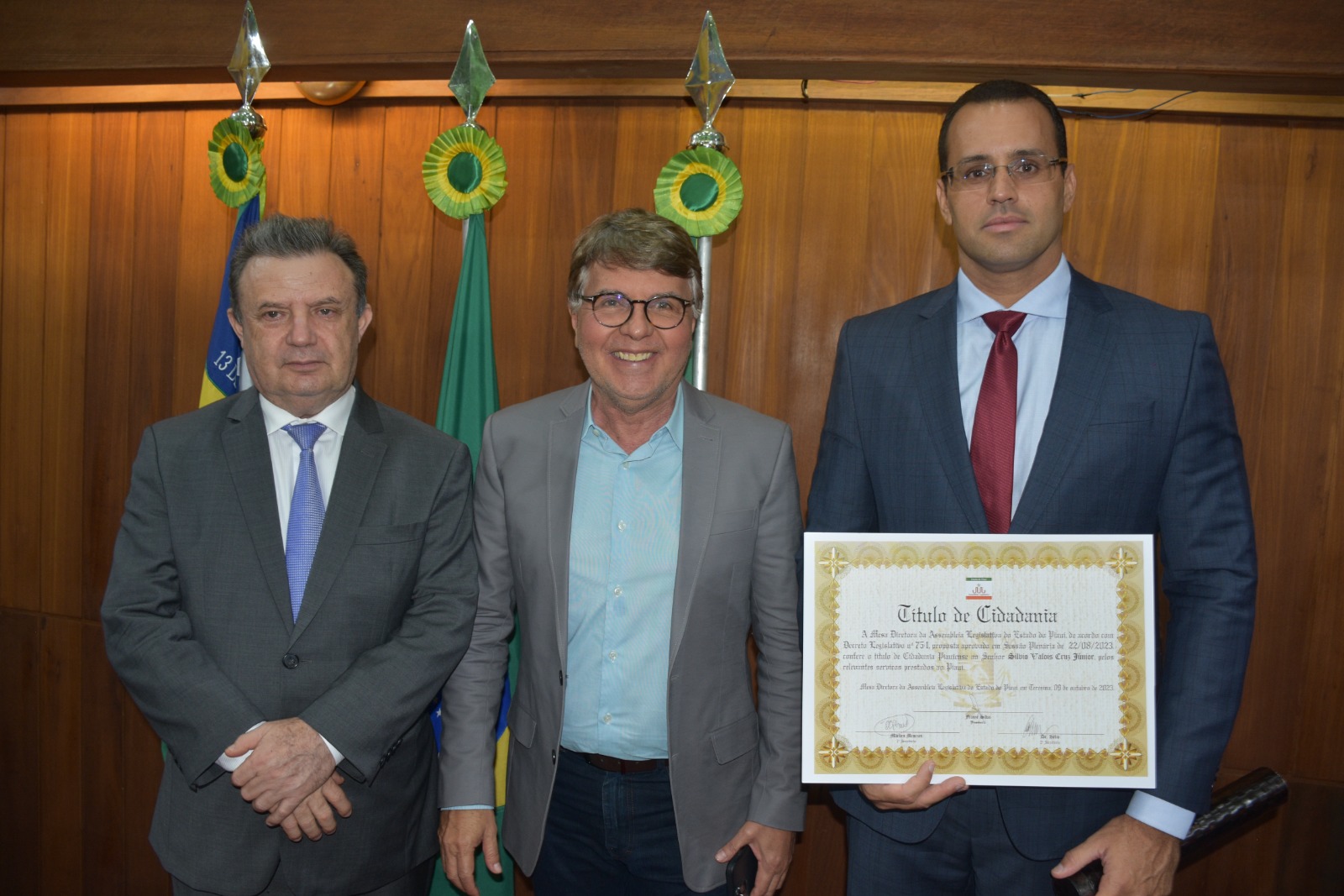 Prefeito João Luiz prestigia entrega de título ao Juíz Dr Silvio Valois - Imagem 2