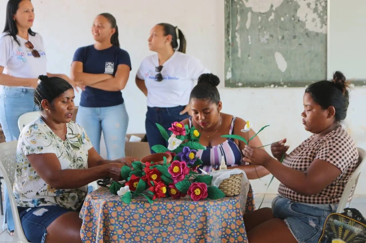 Oeiras: Curso de flores artesanais oportuniza geração de renda no Fomento - Imagem 2