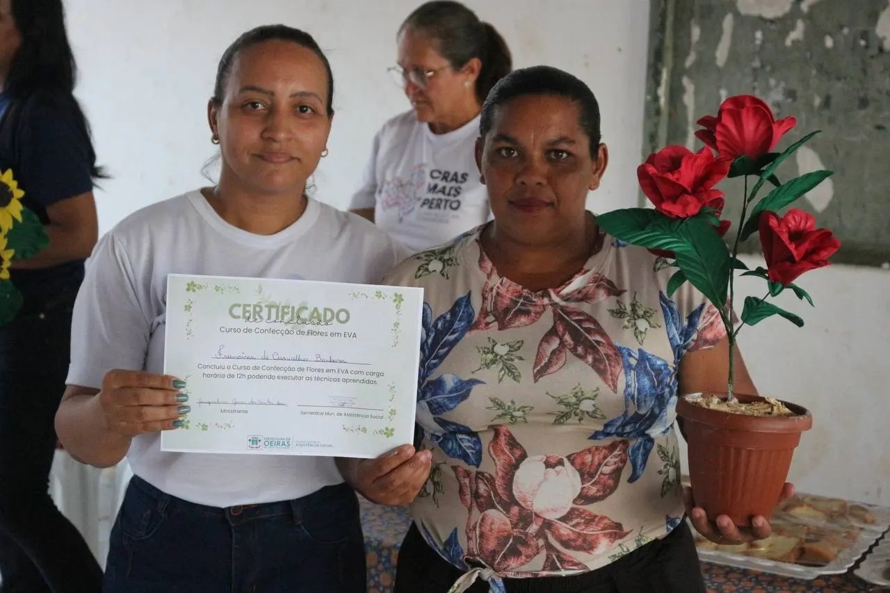 Oeiras: Curso de flores artesanais oportuniza geração de renda no Fomento - Imagem 3