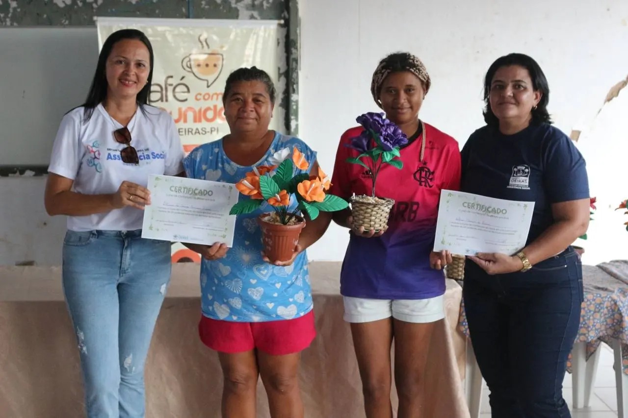 Oeiras: Curso de flores artesanais oportuniza geração de renda no Fomento - Imagem 4