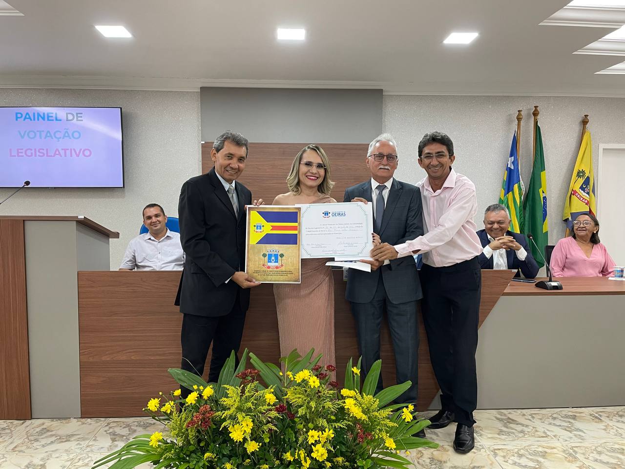 Padre Kleyton e médica Alice Coelho recebem Título de Cidadania Oeirense - Imagem 3