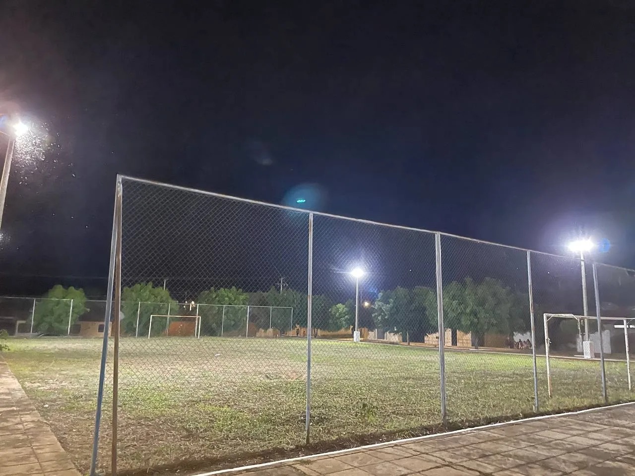 Prefeito entrega nova iluminação da Praça do Parque Leste em Oeiras - Imagem 2