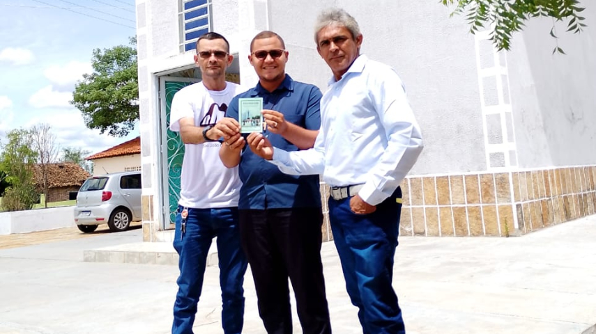 Cordelista Carlim Almeida homenageia São João da Serra 