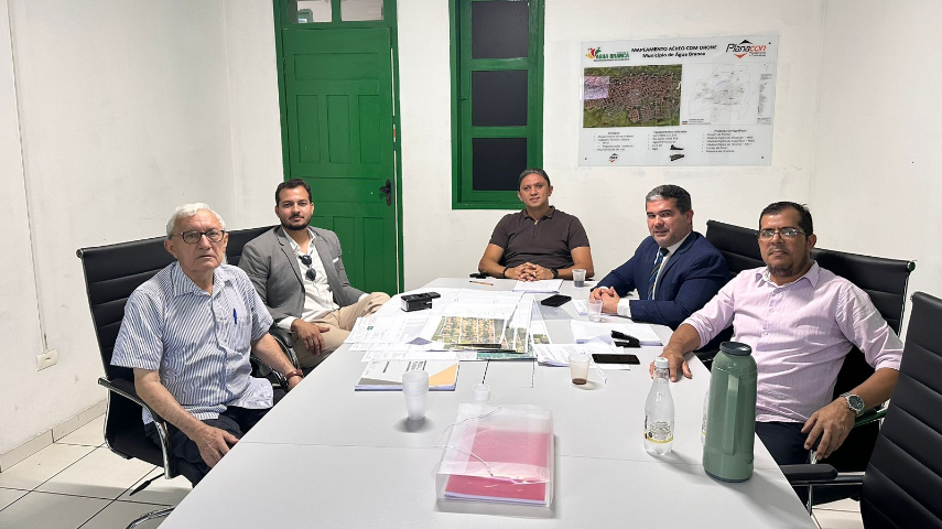 Entrega de ofício para expedição de regularização fundiária do Portelinha