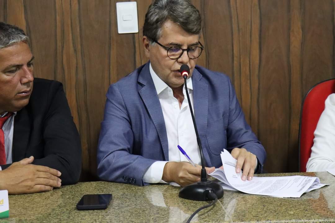 Prefeito João Luiz anuncia reajuste para professores acima do piso  - Imagem 1