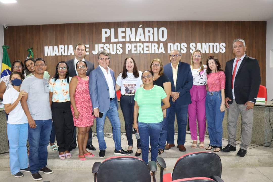 Prefeito João Luiz anuncia reajuste para professores acima do piso  - Imagem 2