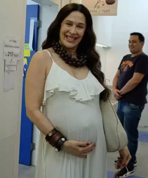 Além de Claudia Raia! 15 famosas que foram mães depois dos 40 anos - imagem 115741