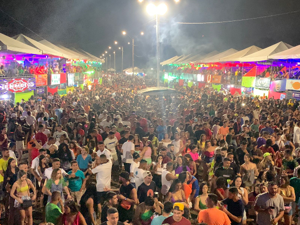 Rubynho agita na primeira noite de shows do Carnaval em Água Branca