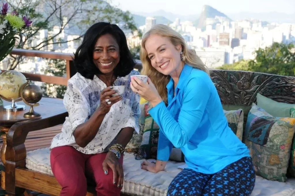 Angélica lamenta a morte da jornalista