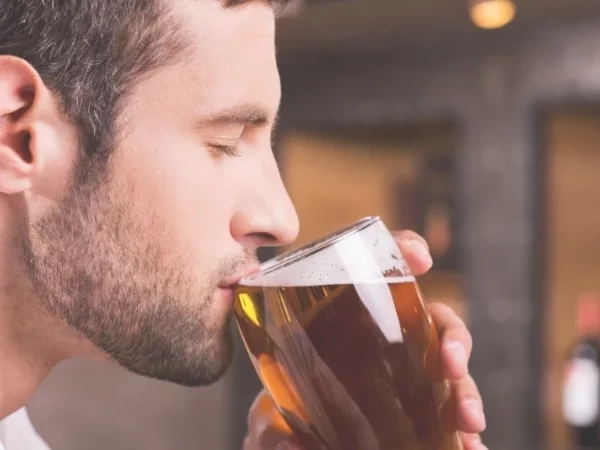 4 signos do zodíaco que bebem muito e continuam plenos