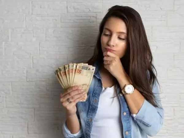 Ouça sua voz interna: o que seu signo deve esperar do dinheiro em fevereiro