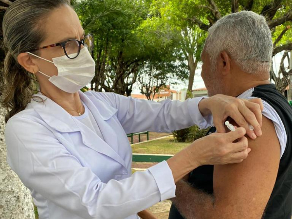 Esperantina começa a aplicar vacina bivalente contra covid-19