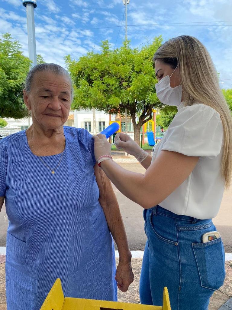 Esperantina começa a aplicar vacina bivalente contra covid-19 - Imagem 1