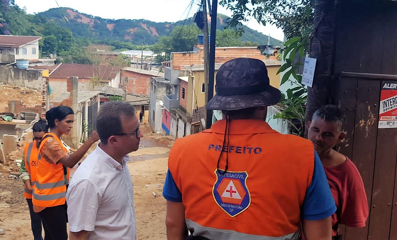 Prefeito Junior Bill visita local da tragédia em São Sebastião - Imagem 5