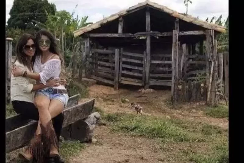Veja as casas onde alguns famosos, como Anitta, moravam antes da fama - imagem 118359