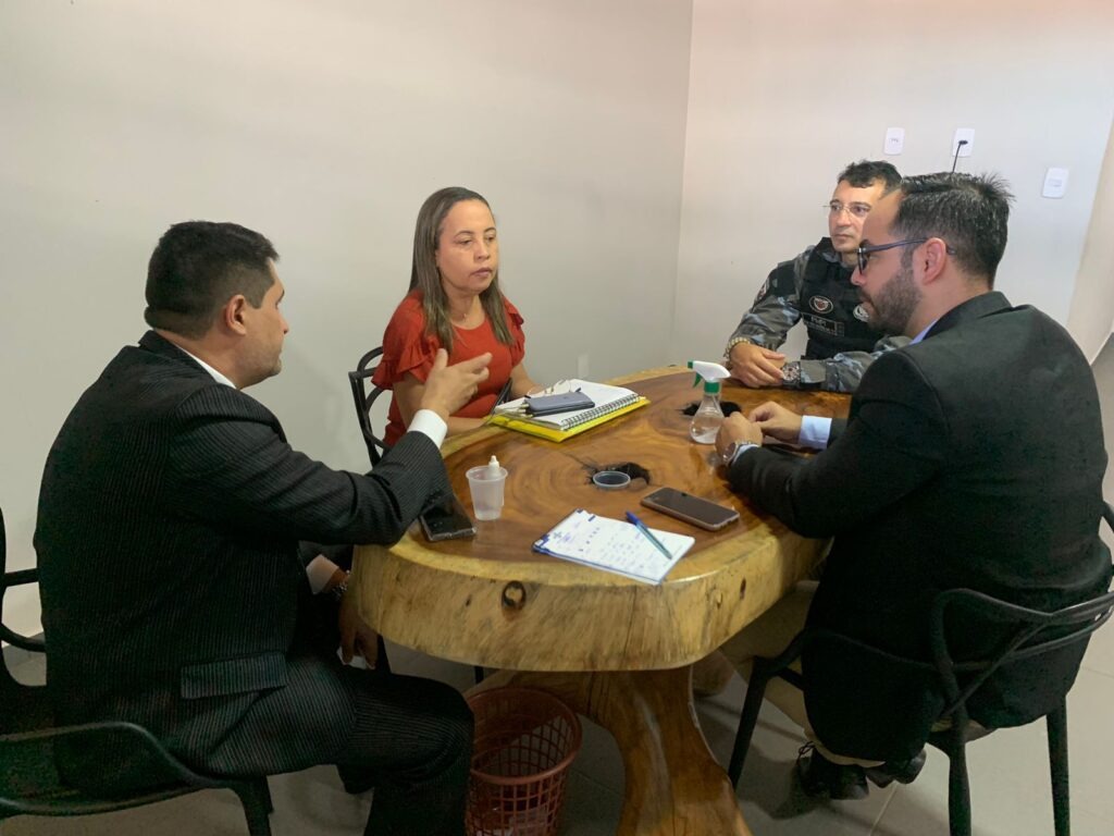 Secretários solicitam da polícia melhorias na segurança do mercado público - Imagem 1