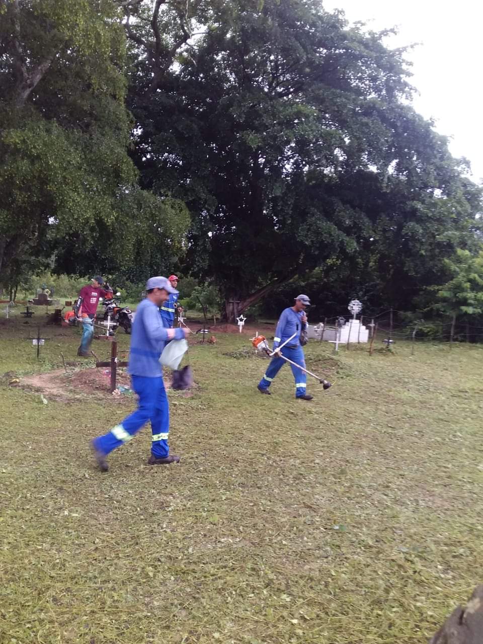 Limpeza de praças, de cemitérios, ruas, cidade limpa em Monsenhor Gil  - Imagem 1