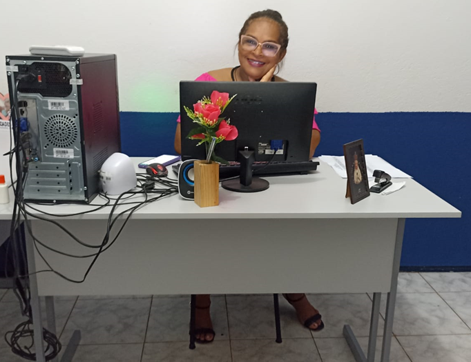 Secretária de Educação Maria do Socorro entrega equipamentos em escolas  - Imagem 13