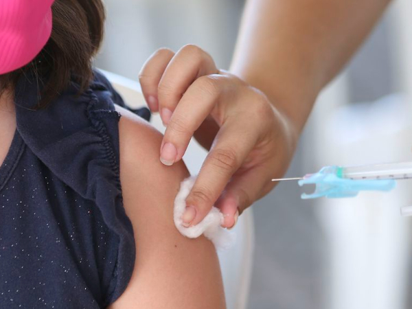 Esperantina começa a aplicar vacina bivalente contra covid-19