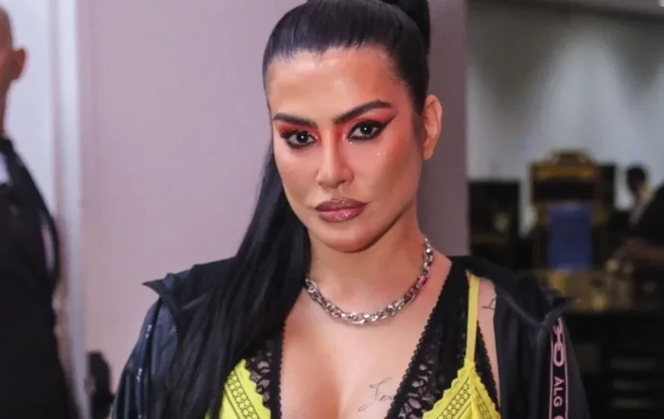 Sexo a 3, no camarim da Globo e fetiches: Cleo faz confissões picantes - imagem 117349