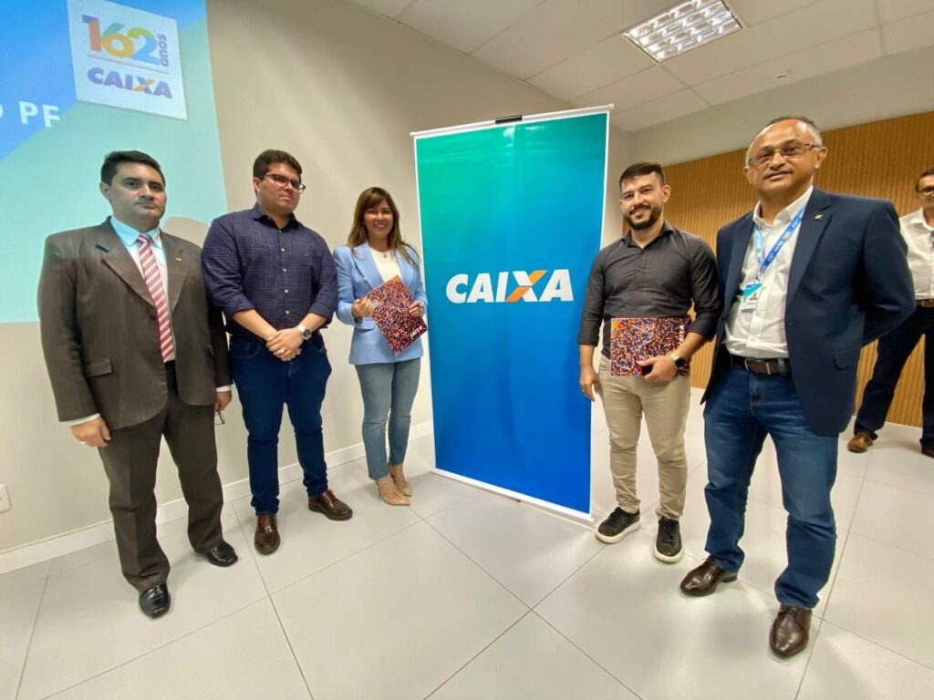 Prefeita de Esperantina assina convênio com a Caixa Econômica Federal - Imagem 2