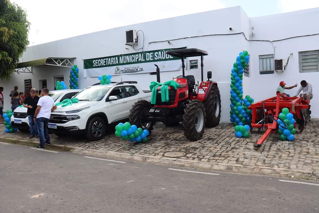 Prefeito João Luiz faz entrega de Veículos para Saúde e Agricultura  - Imagem 2