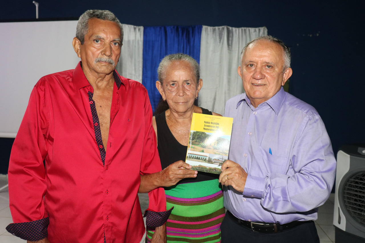 Dr Aristides Reis Pereira lança livro com autógrafos em Monsenhor Gil  - Imagem 7