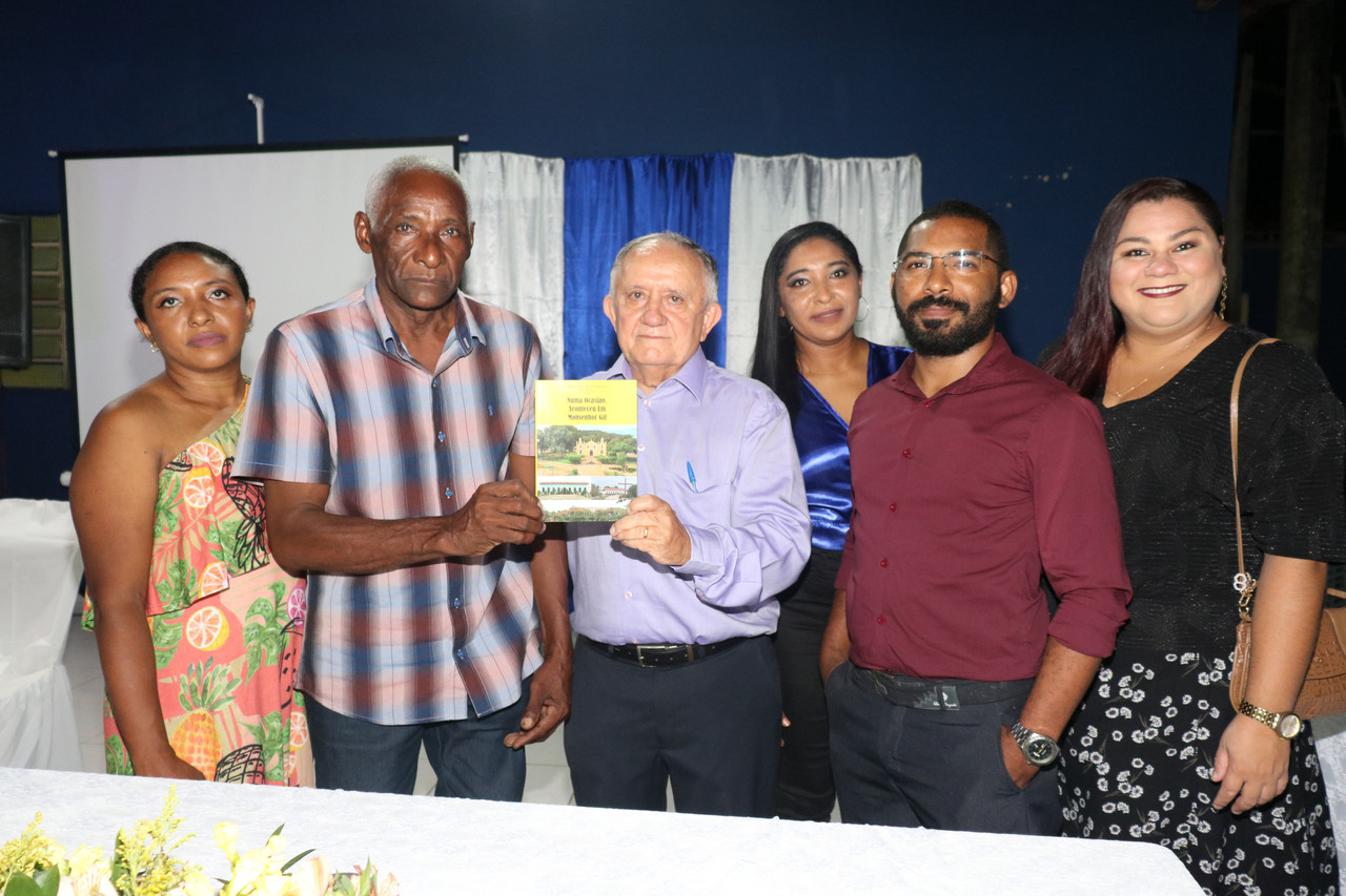 Dr Aristides Reis Pereira lança livro com autógrafos em Monsenhor Gil  - Imagem 11