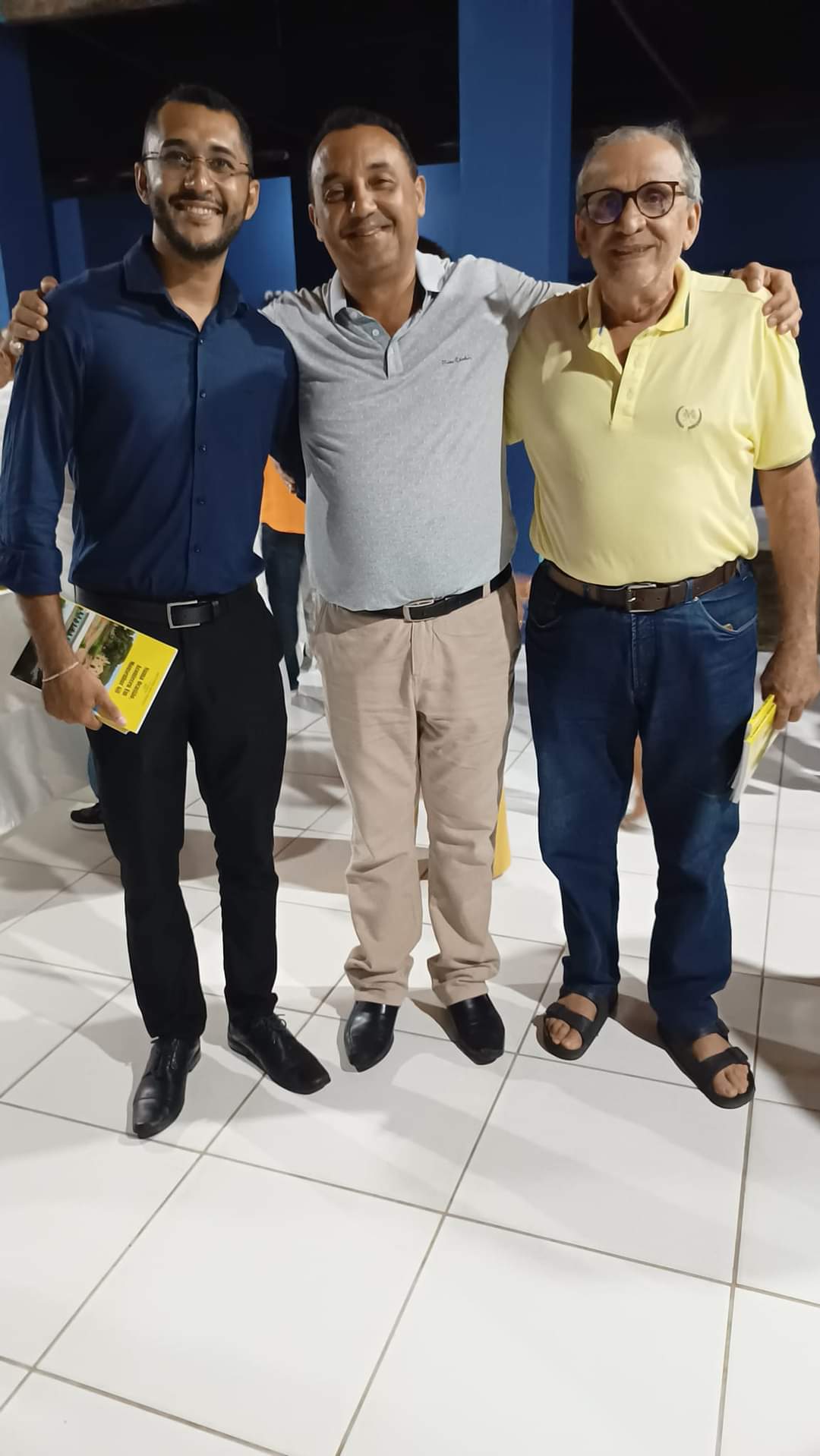 Dr Aristides Reis Pereira lança livro com autógrafos em Monsenhor Gil  - Imagem 5