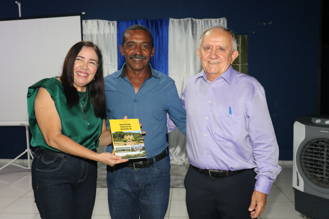 Dr Aristides Reis Pereira lança livro com autógrafos em Monsenhor Gil  - Imagem 9